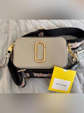 Marc Jacobs The Snapshot Camera Bag crossbody in Ivory with Gold Hardware